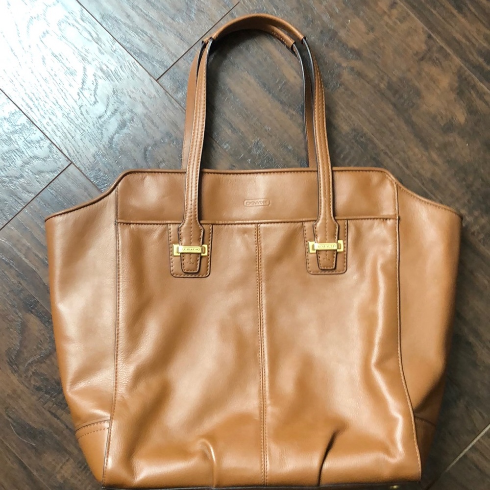 Coach tote beautiful saddle brown leather.